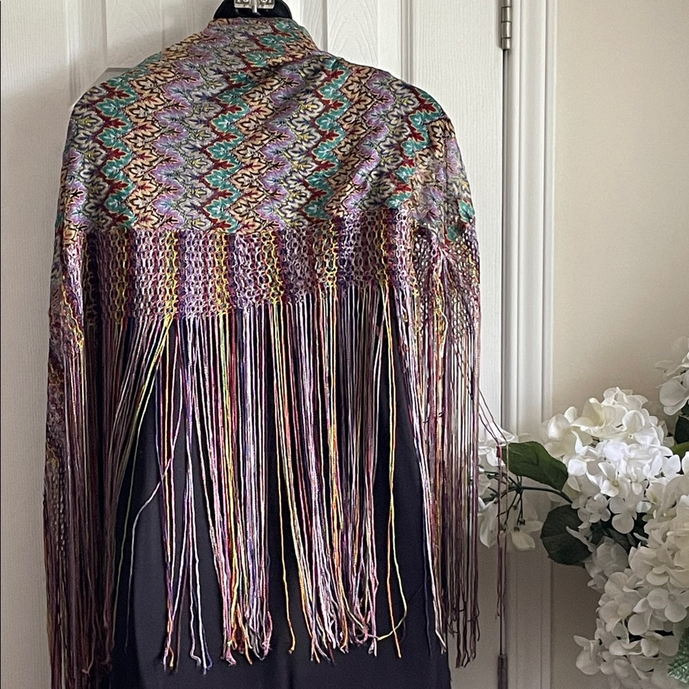 Stunning Piano Shawl!!! Wow. ☺️ Fringe and Colour and Fringe Oh My! Large Square - Picture 13 of 16